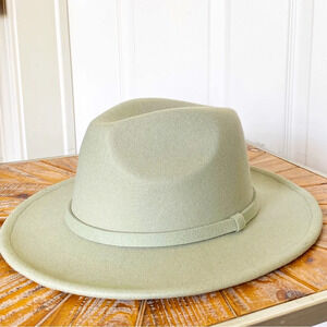 NWT Women’s Wool Blend Hat in Leopard or Dusty Sage